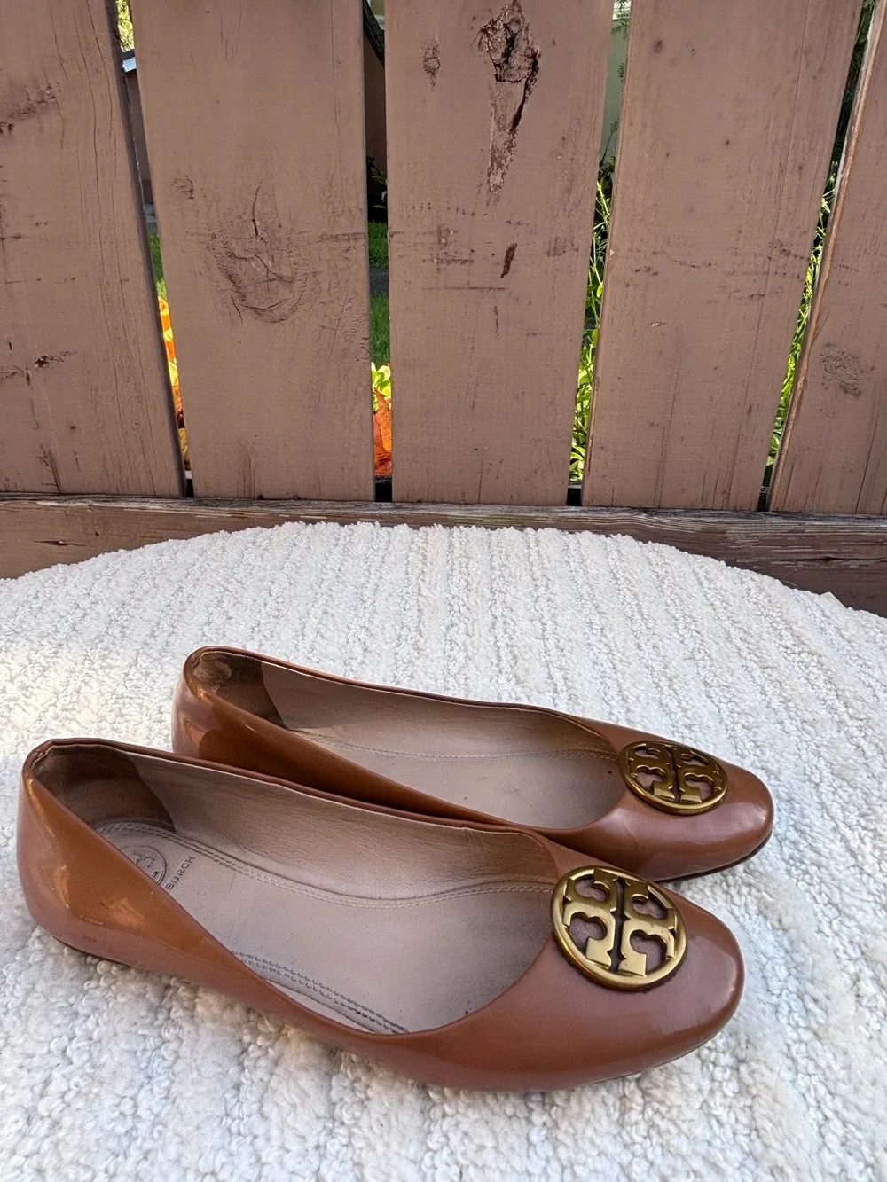 Tory Burch Camel Brown Leather Logo Round-Toe Flats with Gold Emblem